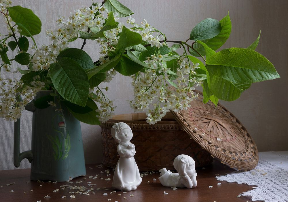 Серия с фарфоровыми скульптурами