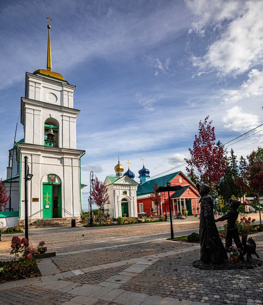 Псково-печорский монастырь. Вид снаружи.