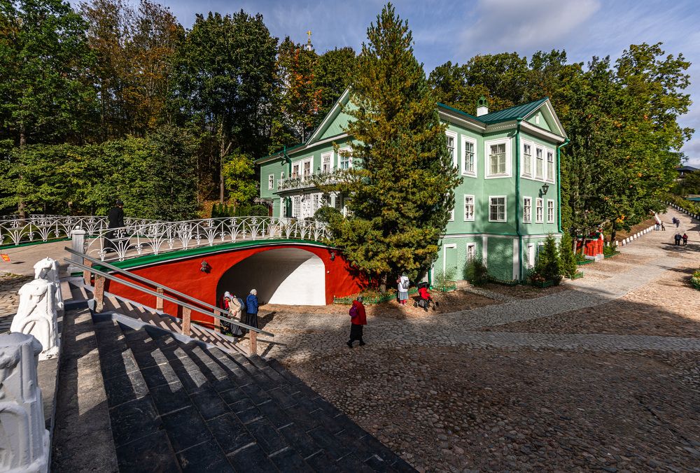 Псково-печорский монастырь. Внутренняя нижняя зона.