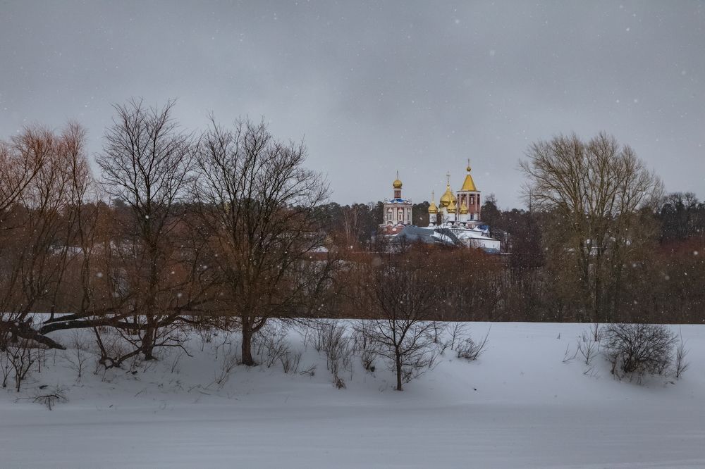 За лугами, за лесами...