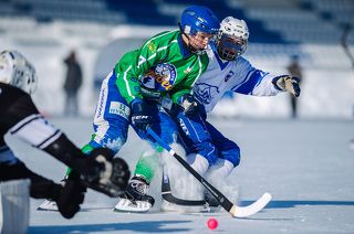 В атаке Полузащитник ХК «Кировец» Веселов Владислав №7