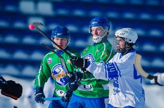 ХК «Кировец» Защитник Гололобов Артём №8