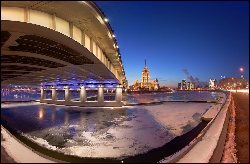Выглядывая из-под Новоарбатского. Времена года.