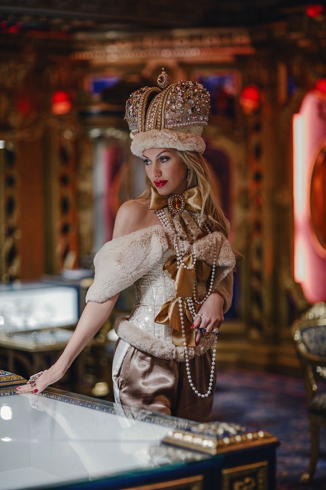 FASHION CROWN