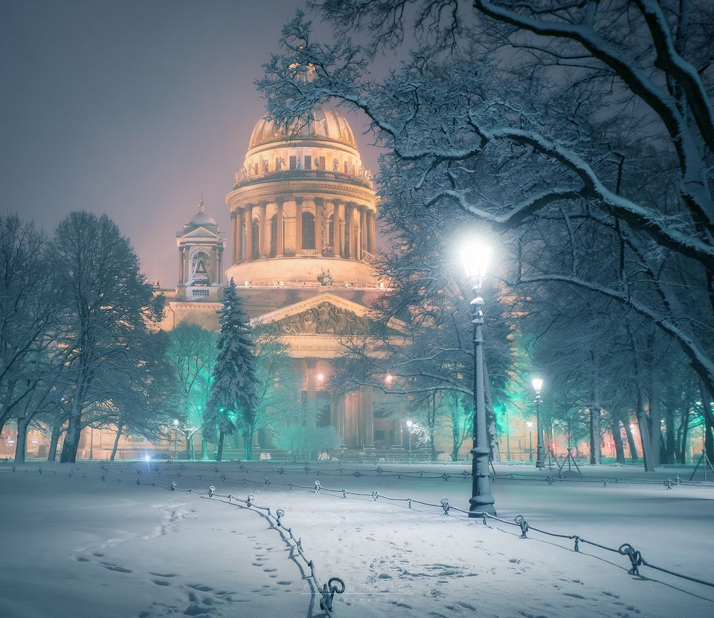 Снежное утро Петербурга...