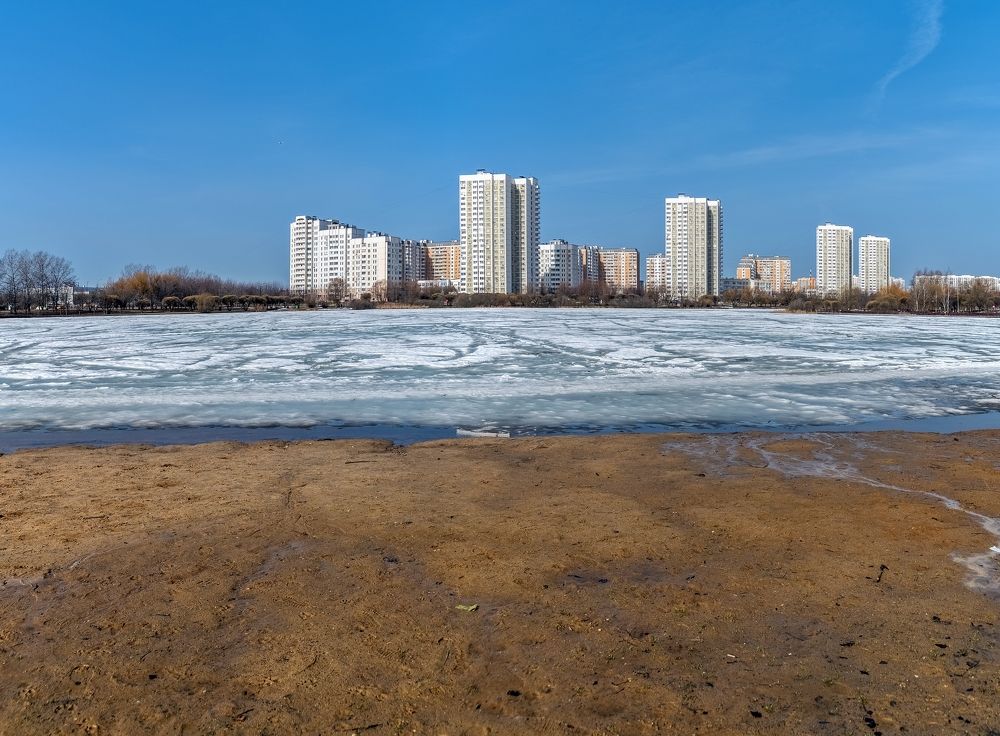 Апрель на городском пруду