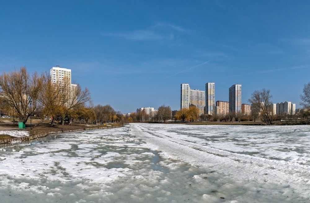 Апрель на городском пруду
