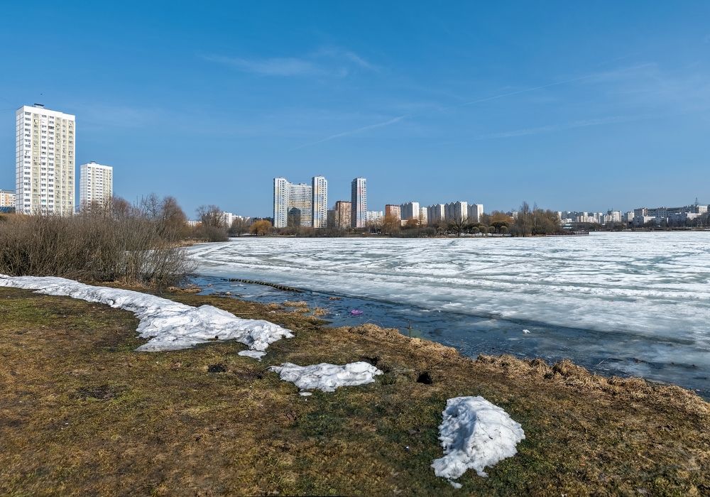 Апрель на городском пруду