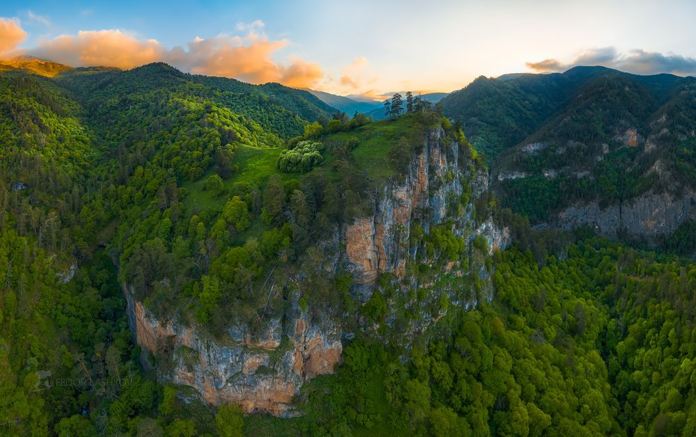 Майская зелень в горах Кавказа
