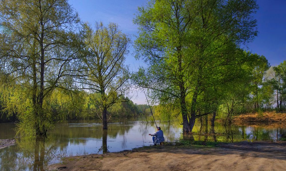 У воды