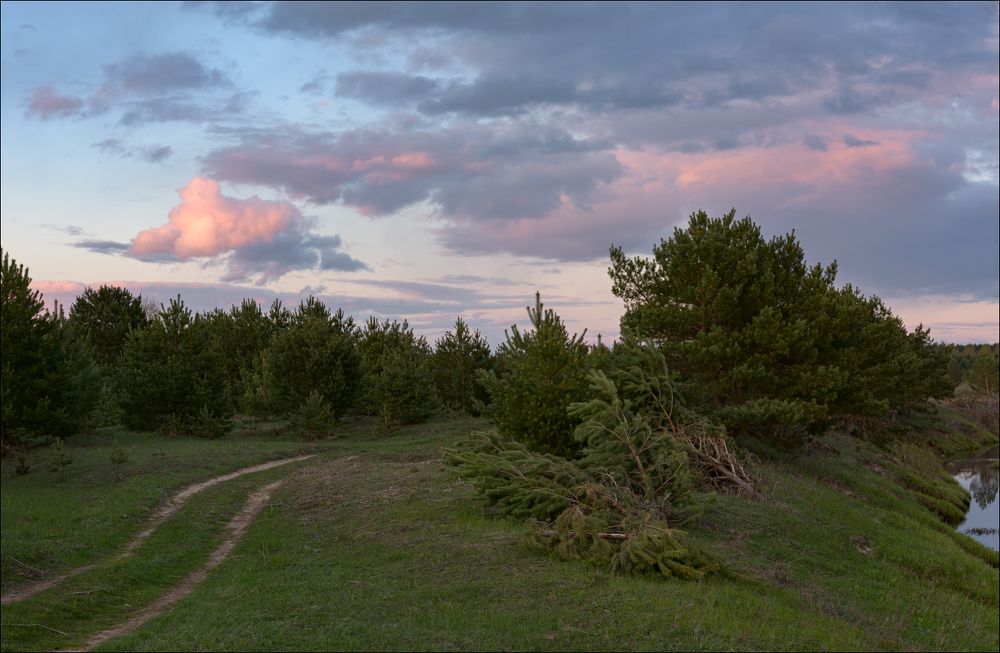 На облаках догорает закат