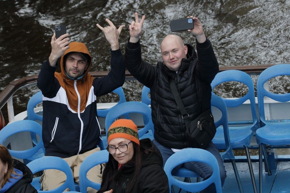 Питер, стрит канальный)) Месяц до жары))