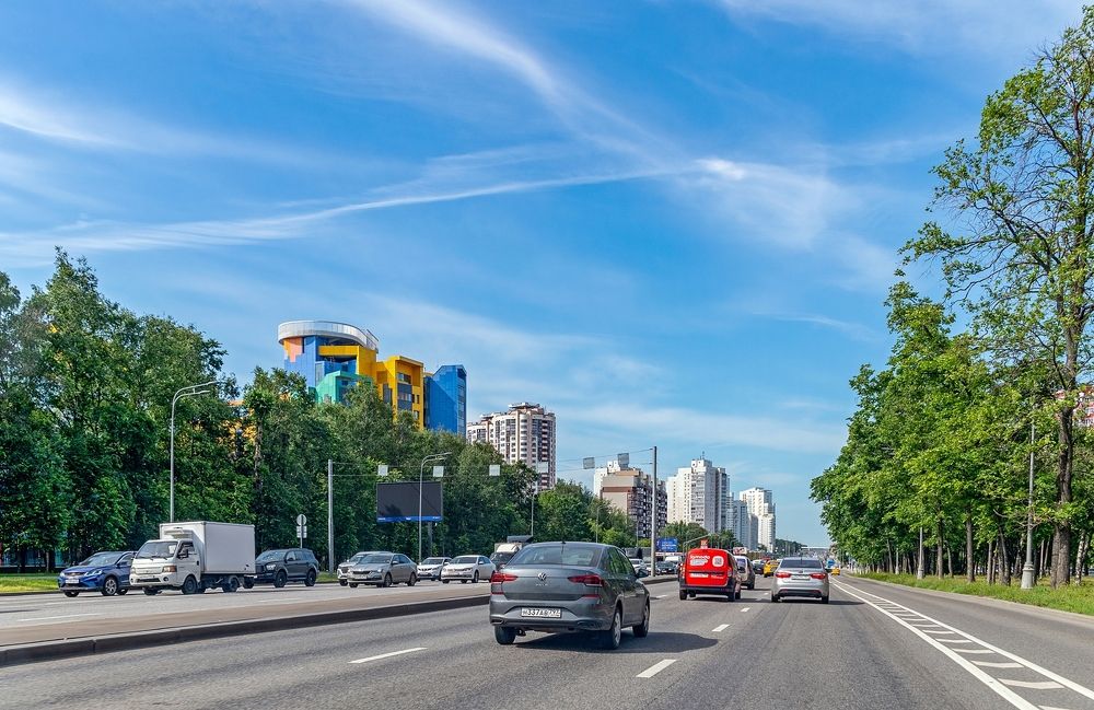 По Москве