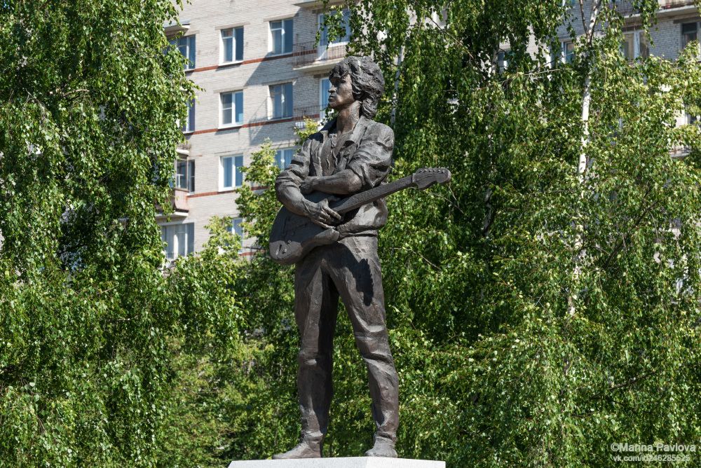 ...Есть чем платить, но я не хочу победы любой ценой. Памятник Виктору Цою в Санкт-Петербурге