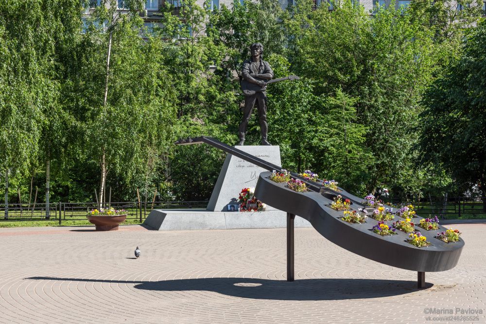 ...Есть чем платить, но я не хочу победы любой ценой. Памятник Виктору Цою в Санкт-Петербурге