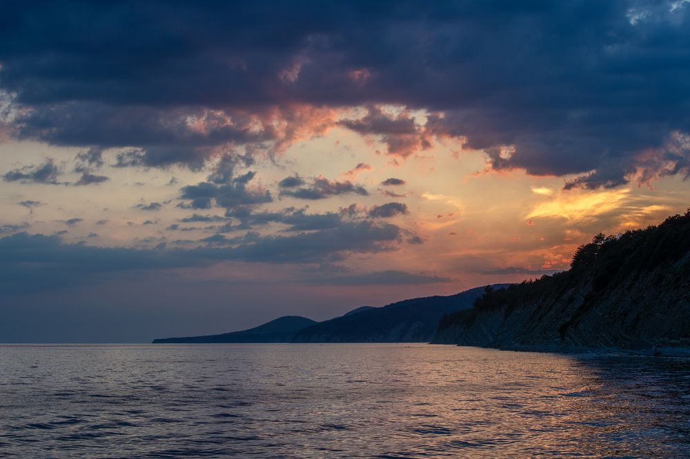Красивый закат на море...