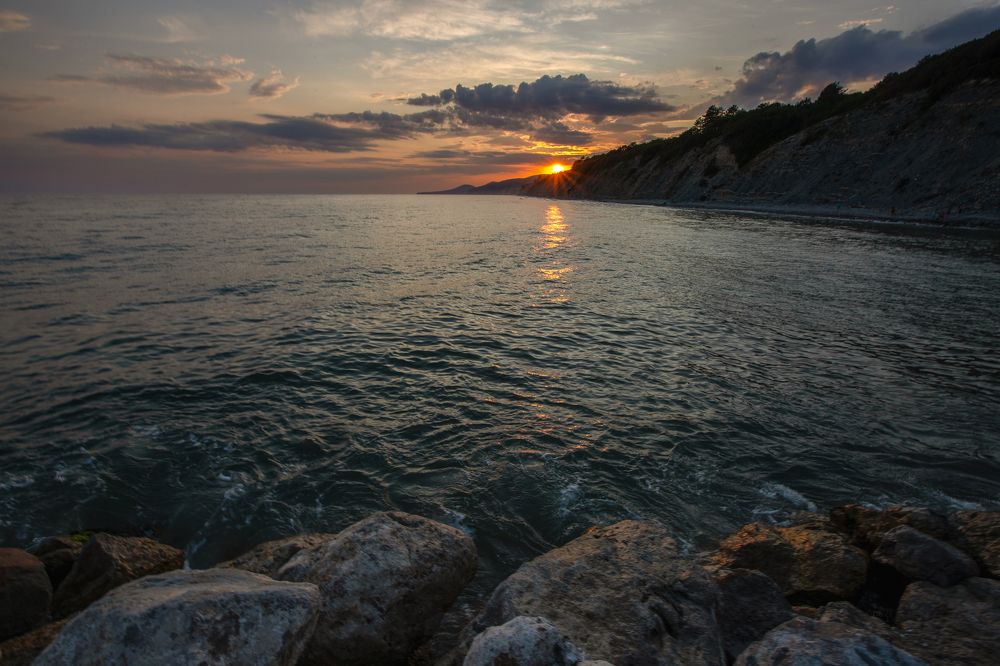 Красивый закат на море...