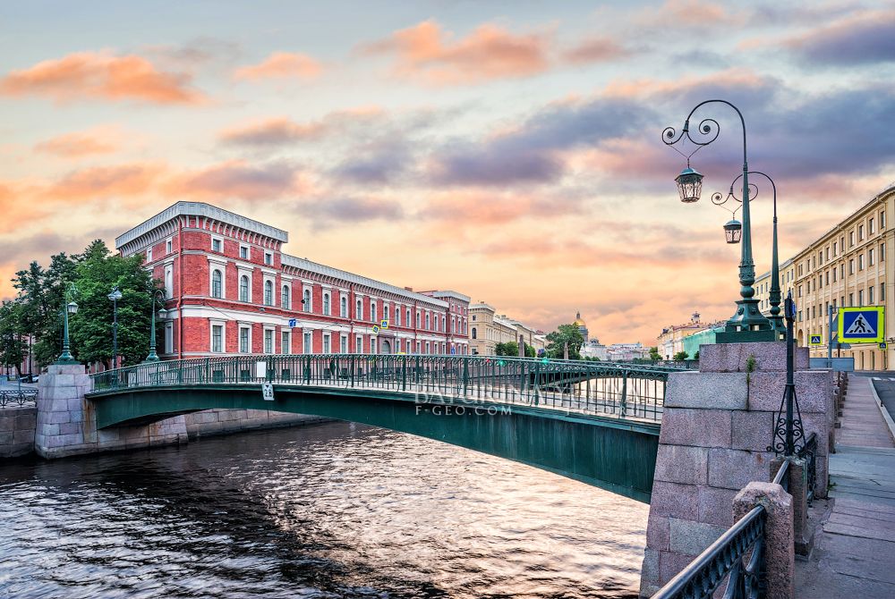 Краснофлотский мост через Мойку и Исаакиевский собор, Санкт-Петербург