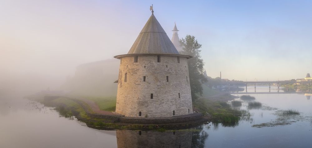 Туманное утро у стен Кремля