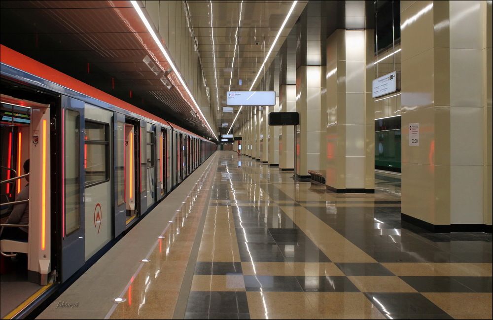 станция метро  Улица Дмитриевского  Москва