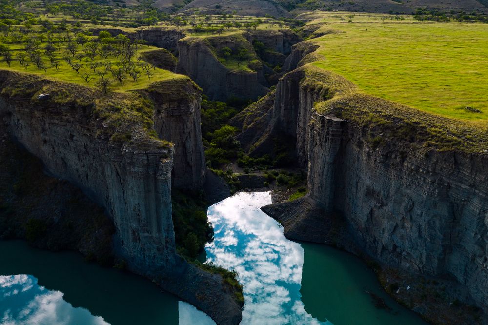 Утесы Гунибского водохранилища