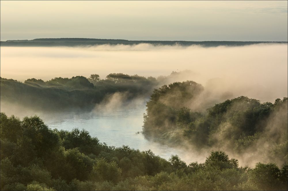 Долина реки засияла