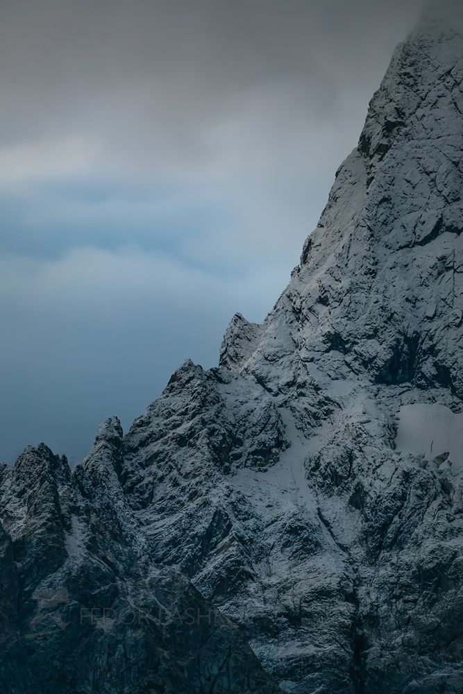 Первый снег в горах