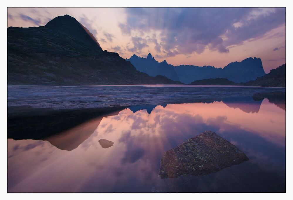 СРЕДИ КАМНЕЙ, ВОДЫ И НЕБА