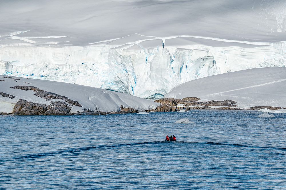 Expedition tour to Antarctica
