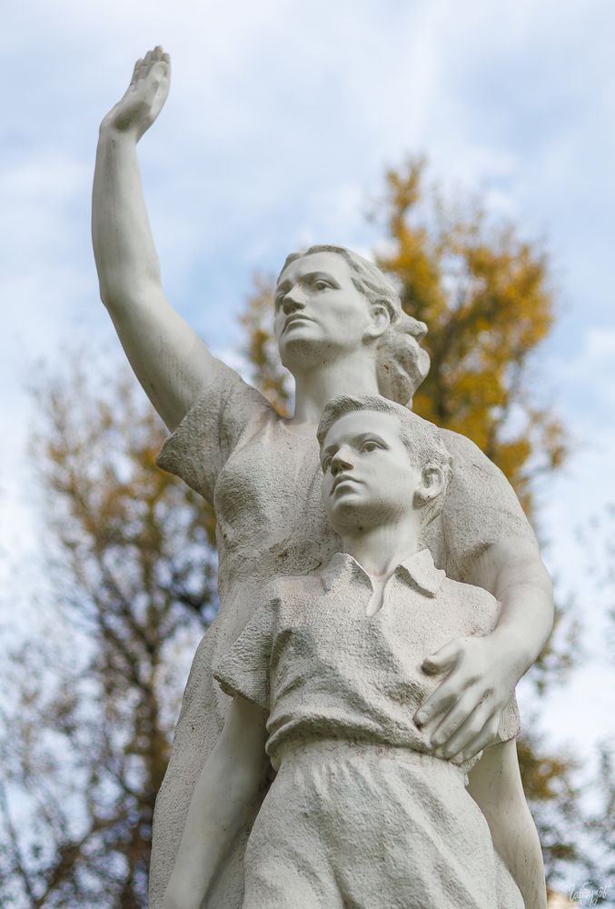 Скульптурная группа Встречающие. Тула.