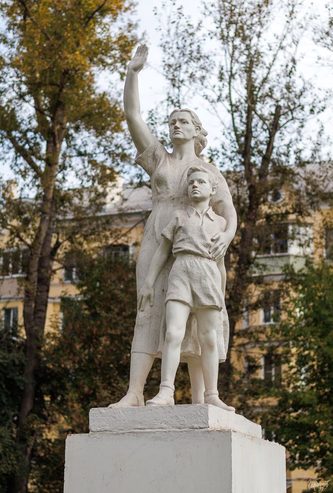 Скульптурная группа Встречающие. Тула.