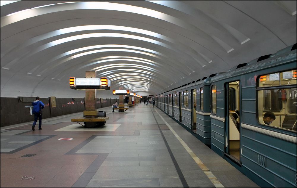 станция метро Кантемировская Москва