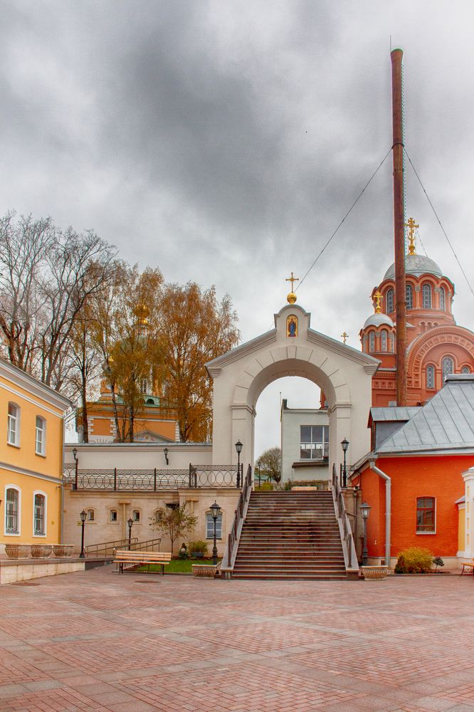 Покро́вский Хотько́в монасты́рь.