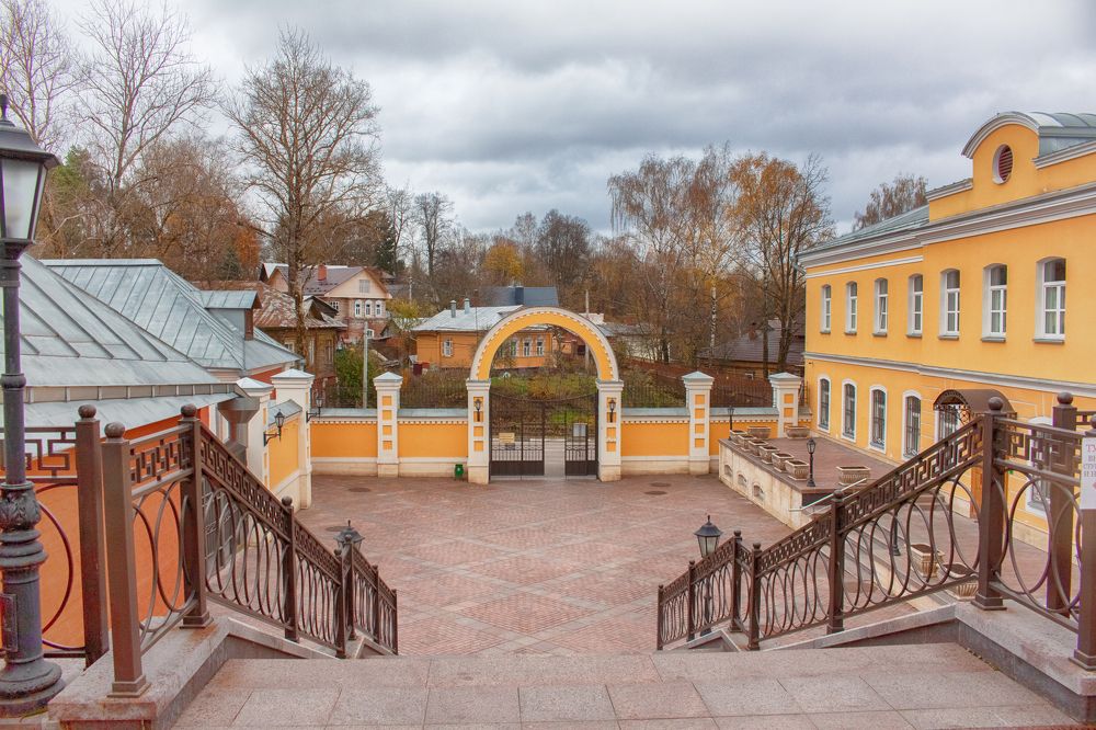 Покро́вский Хотько́в монасты́рь.