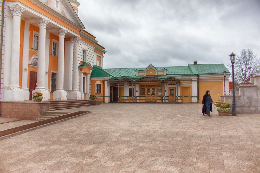 Покро́вский Хотько́в монасты́рь.