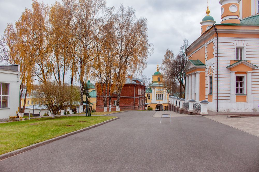 Покро́вский Хотько́в монасты́рь.