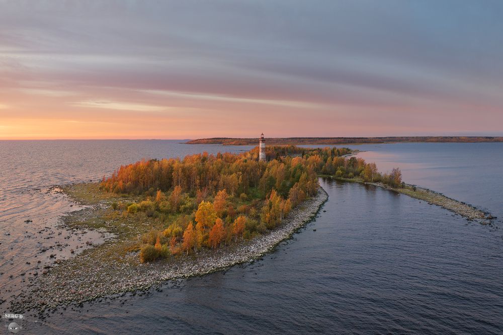 Маяк на острове Хейнялуото, Ладожское озеро