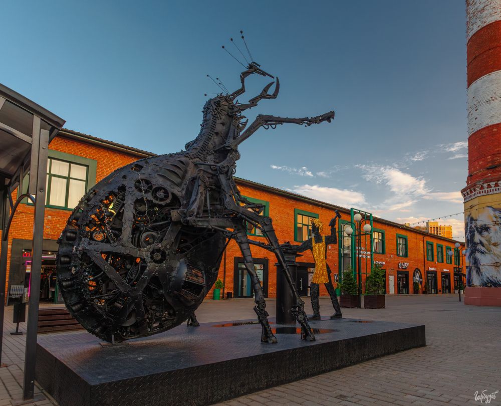 Памятник Укрощение Блохи. Тула.