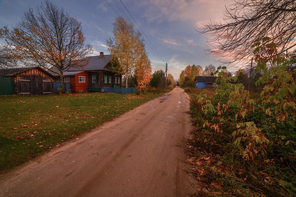 про золотую осень в маленьком городе