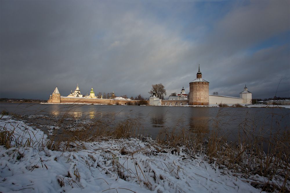 Пасмурным днем светло. Кириллов.