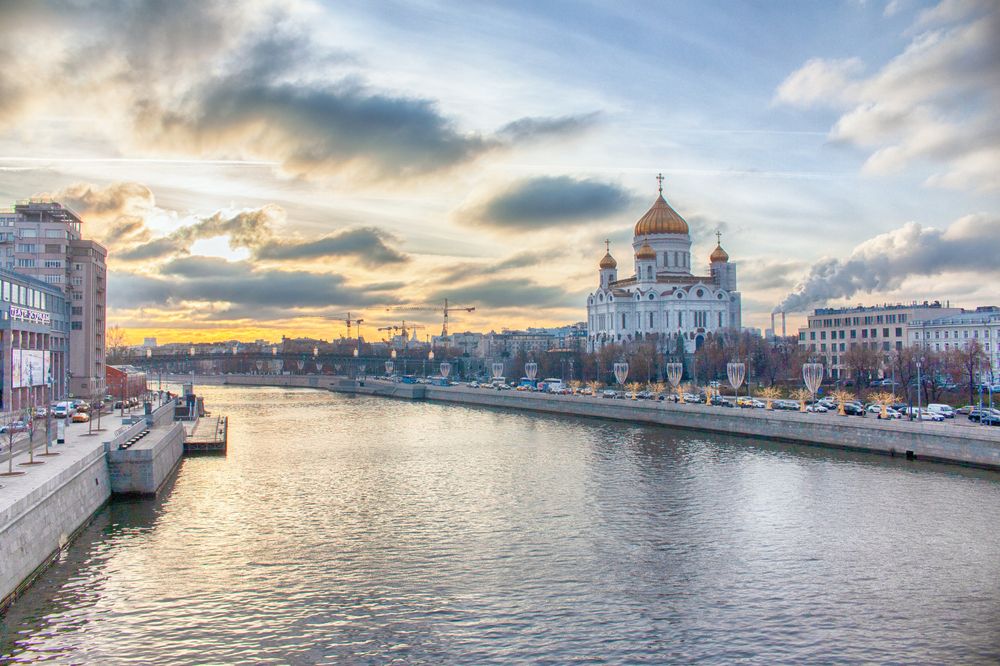 Храм Христа Спасителя и вид с Патриаршего моста.