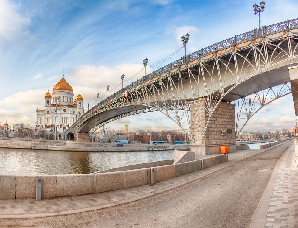 Храм Христа Спасителя и вид с Патриаршего моста.