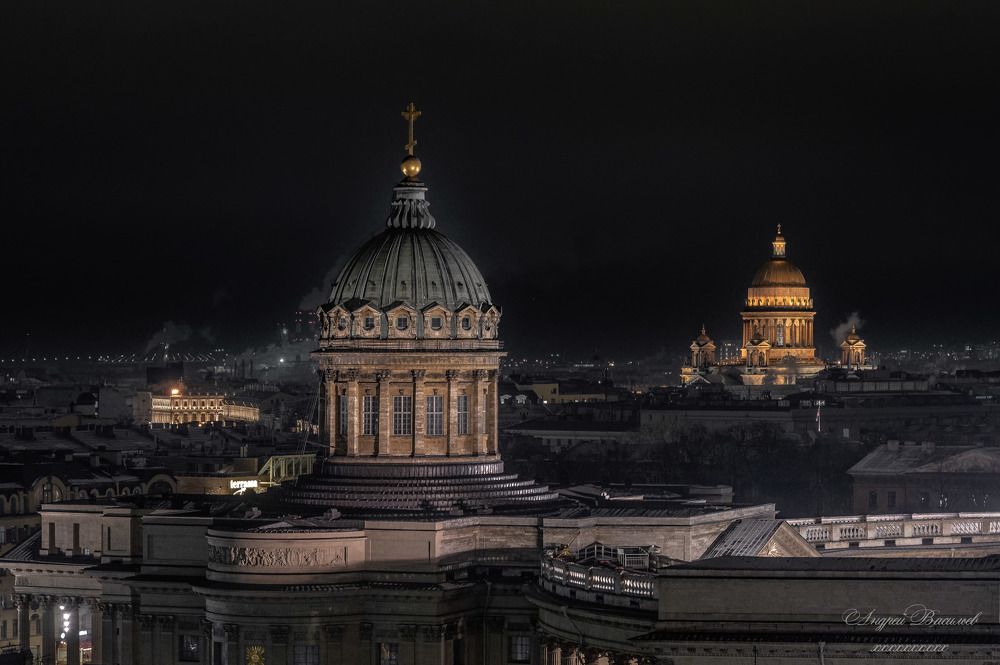 Ночной Санкт-Петербург, вид на Казанский и Исаакиевский соборы.