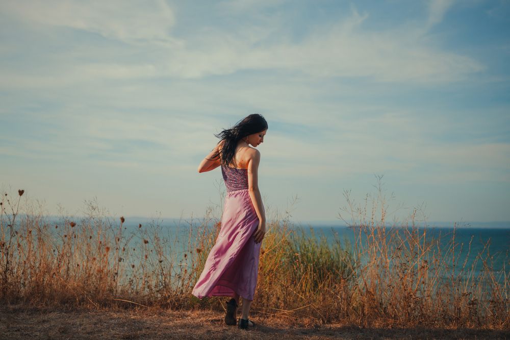 Follow the direction of the wind