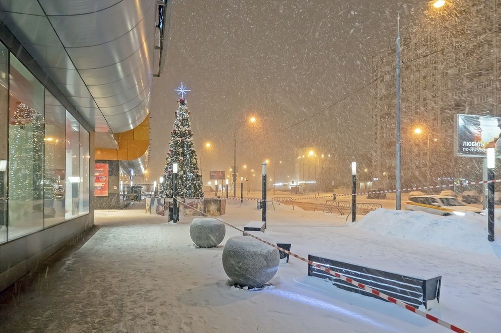 А утром пошёл снег