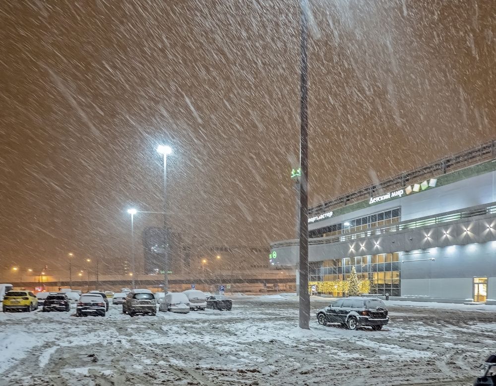 А утром пошёл снег