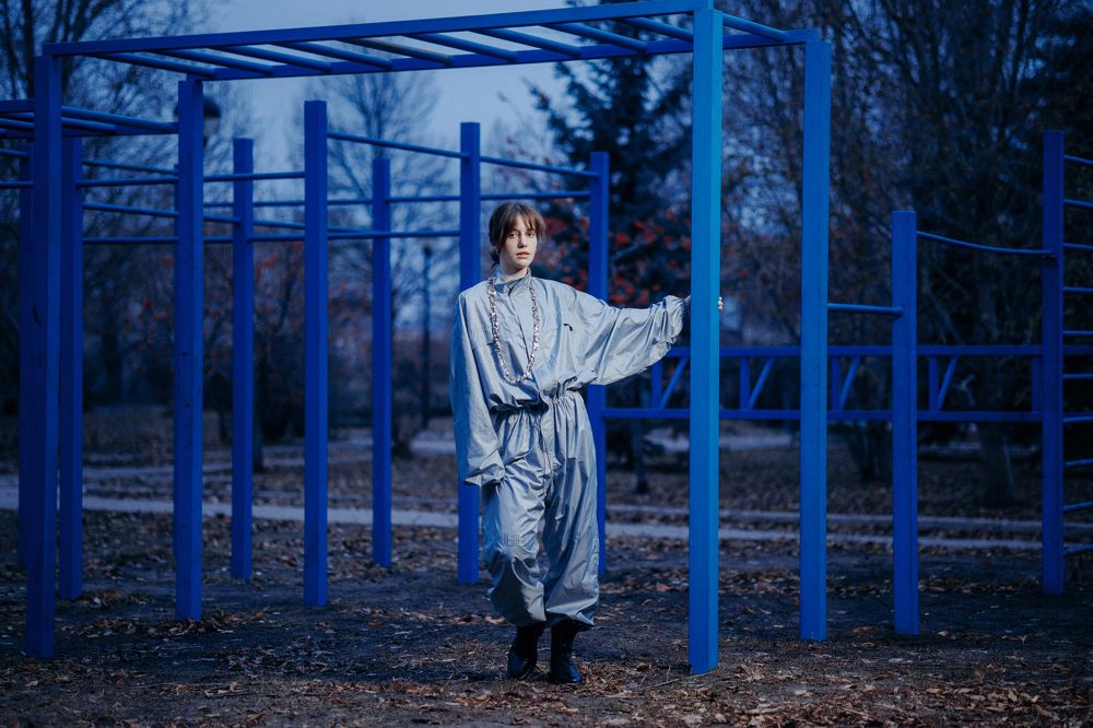 &laquo;Иной&raquo;
Предполагай своё место внеземным, особенным, но имей в виду, что вне &laquo;земли&raquo; кислород конечен...