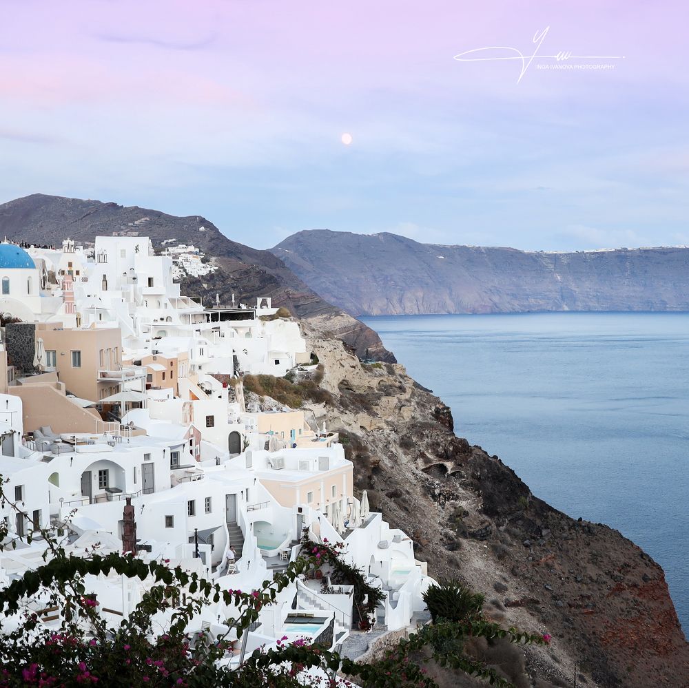 Magnificent sunset view from Oia, Santorini to the Caldera