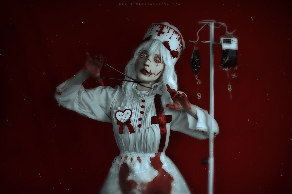 К р о в а в а я   Л о л и