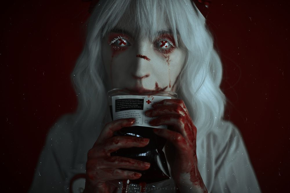 К р о в а в а я   Л о л и